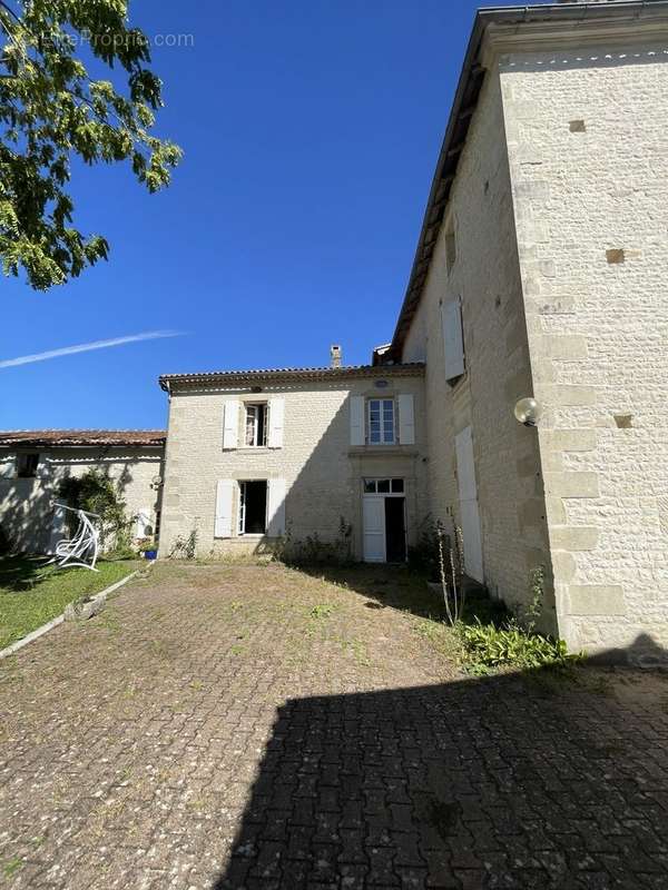 Maison à SAINTES