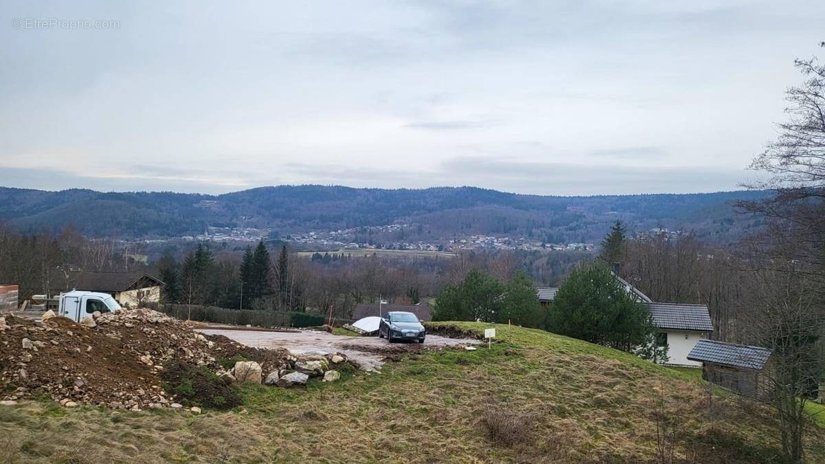 Terrain à SAINT-ETIENNE-LES-REMIREMONT