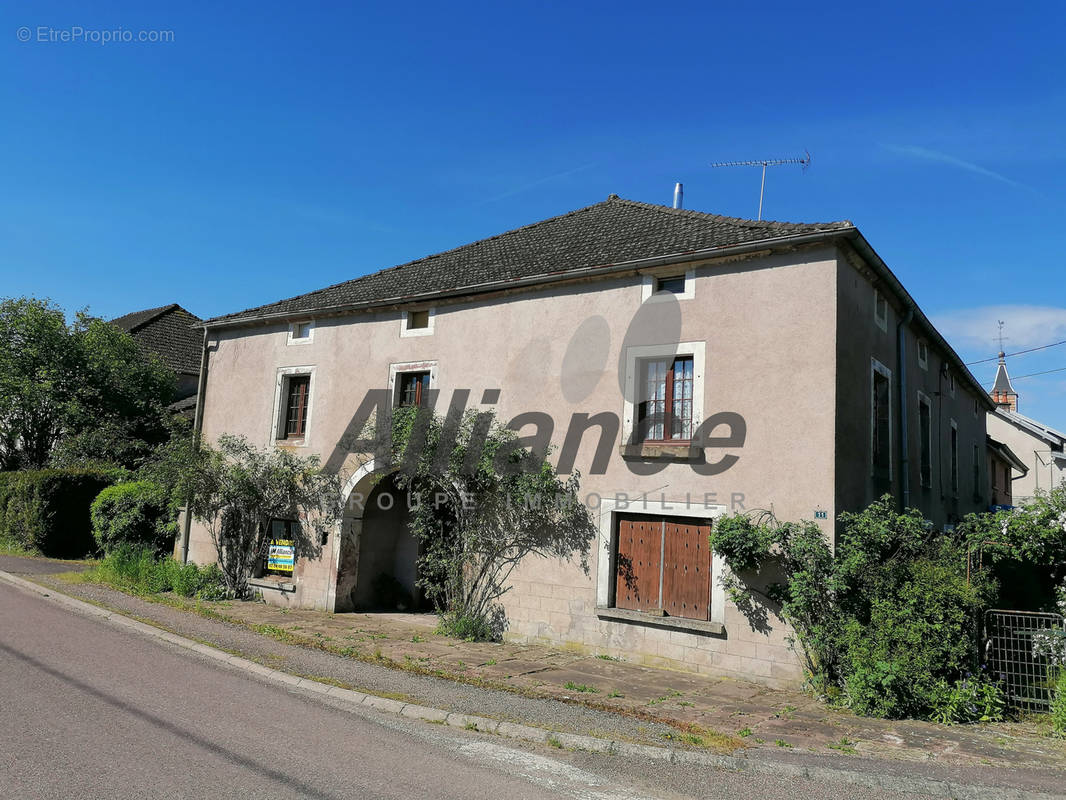 Maison à SAINT-LOUP-SUR-SEMOUSE