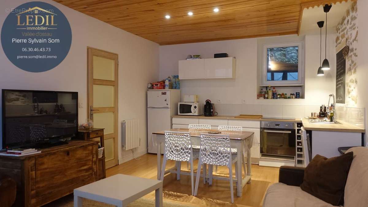 Appartement à EAUX-BONNES