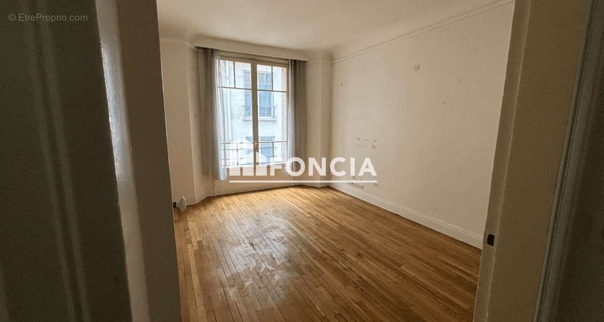 Appartement à PARIS-16E