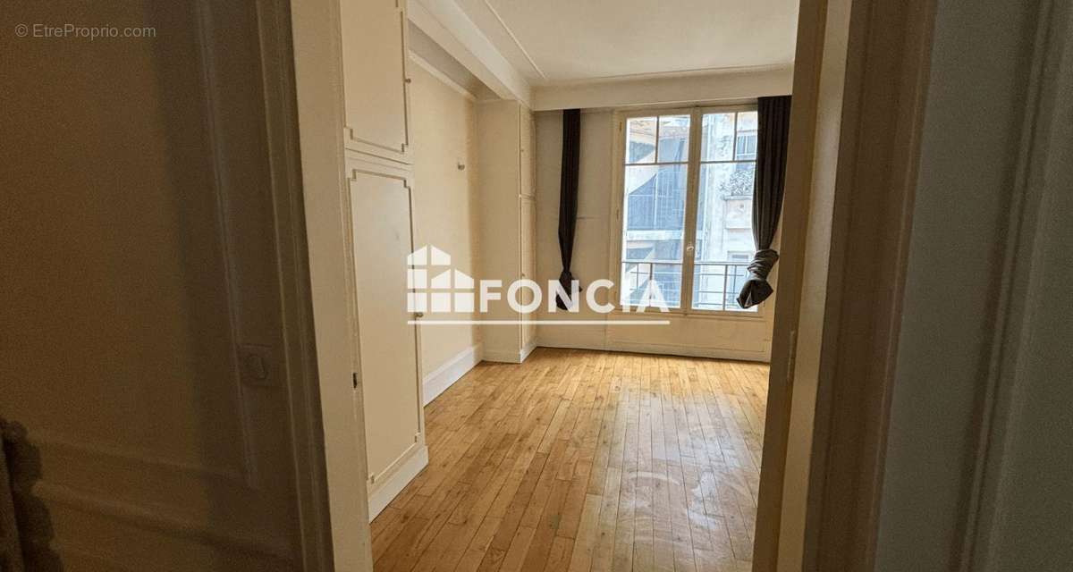 Appartement à PARIS-16E