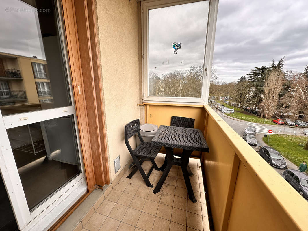 Appartement à BROU-SUR-CHANTEREINE