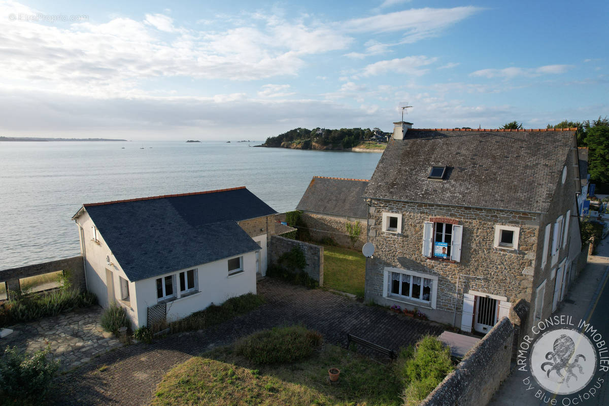 Maison à SAINT-JACUT-DE-LA-MER