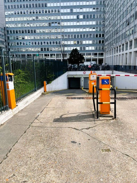 Parking à CLICHY