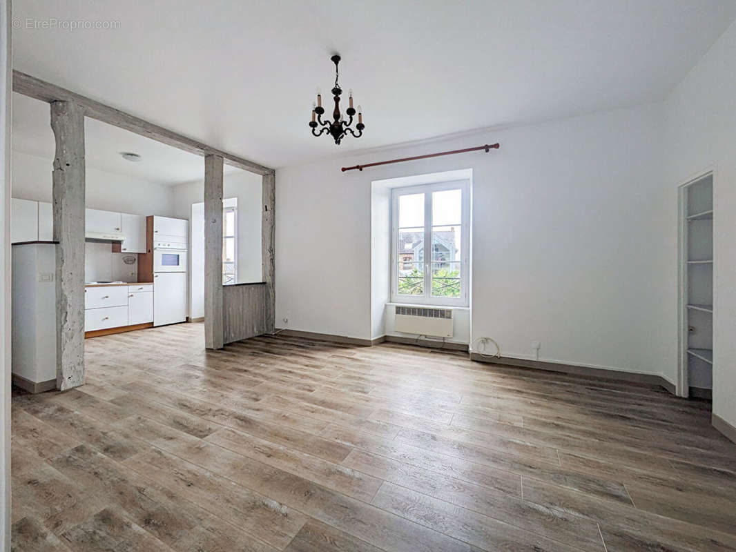 Appartement à COMBOURG