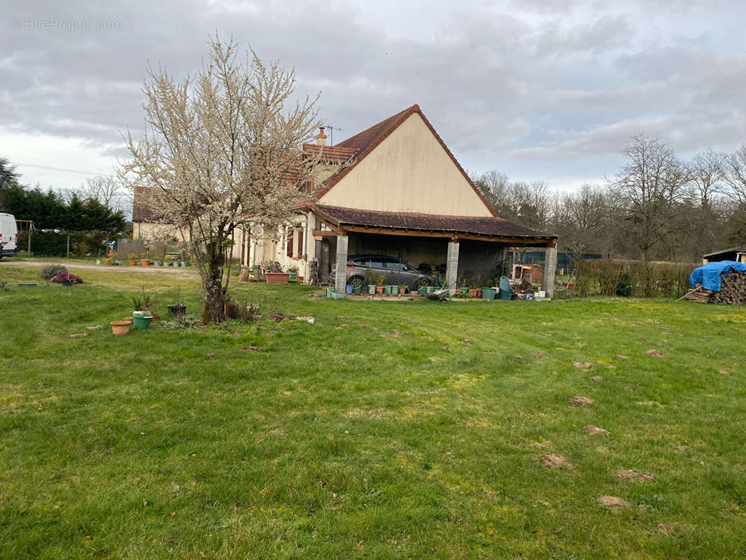 Maison à COMBREUX