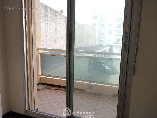 Balcon vue sur la cour intérieure de la résidence - Appartement à SETE