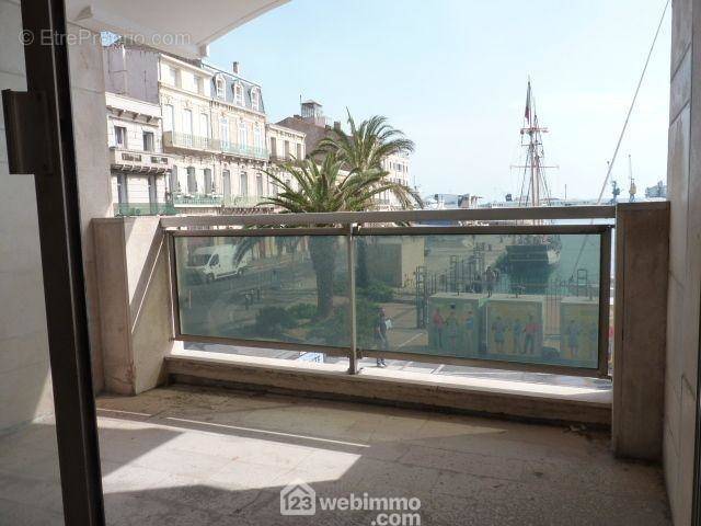 Une terrasse de 6m² - Appartement à SETE