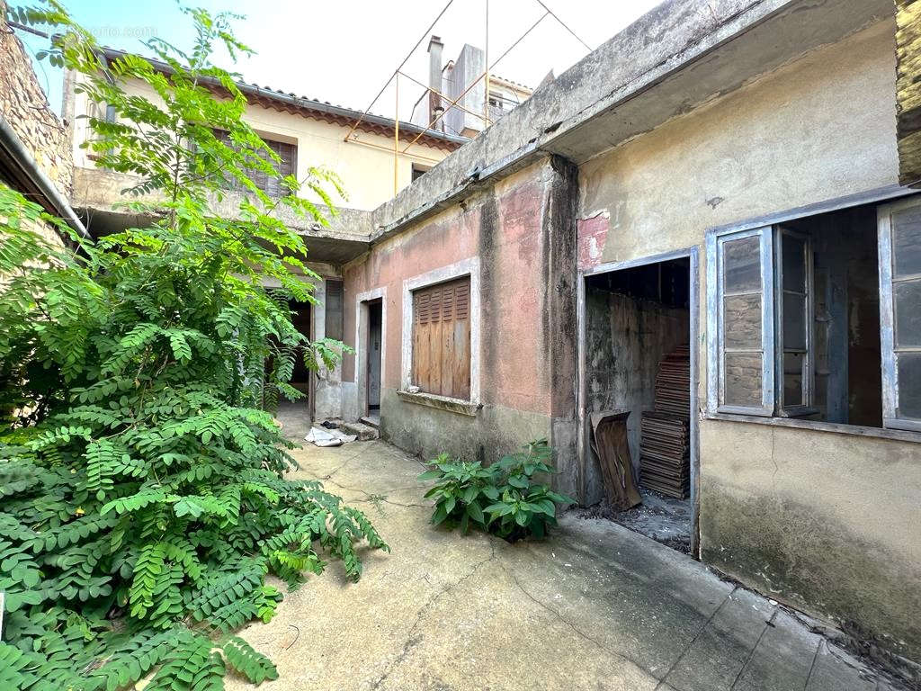 Appartement à BAGNOLS-SUR-CEZE