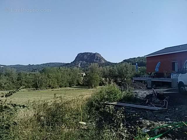 Terrain à SAINT-JULIEN-CHAPTEUIL