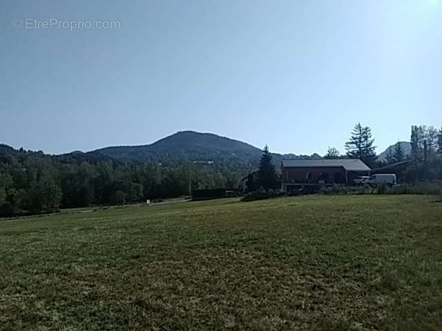 Terrain à SAINT-JULIEN-CHAPTEUIL