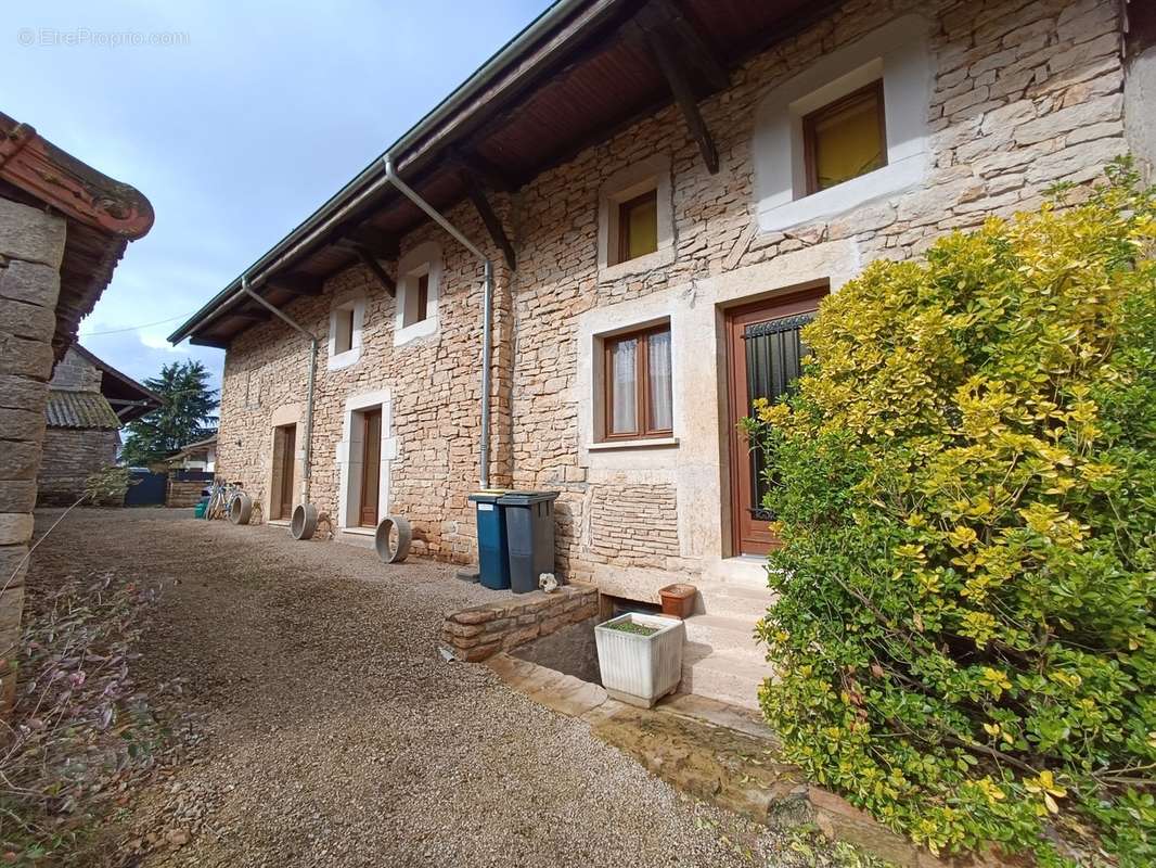 Maison à VARENNES-LE-GRAND