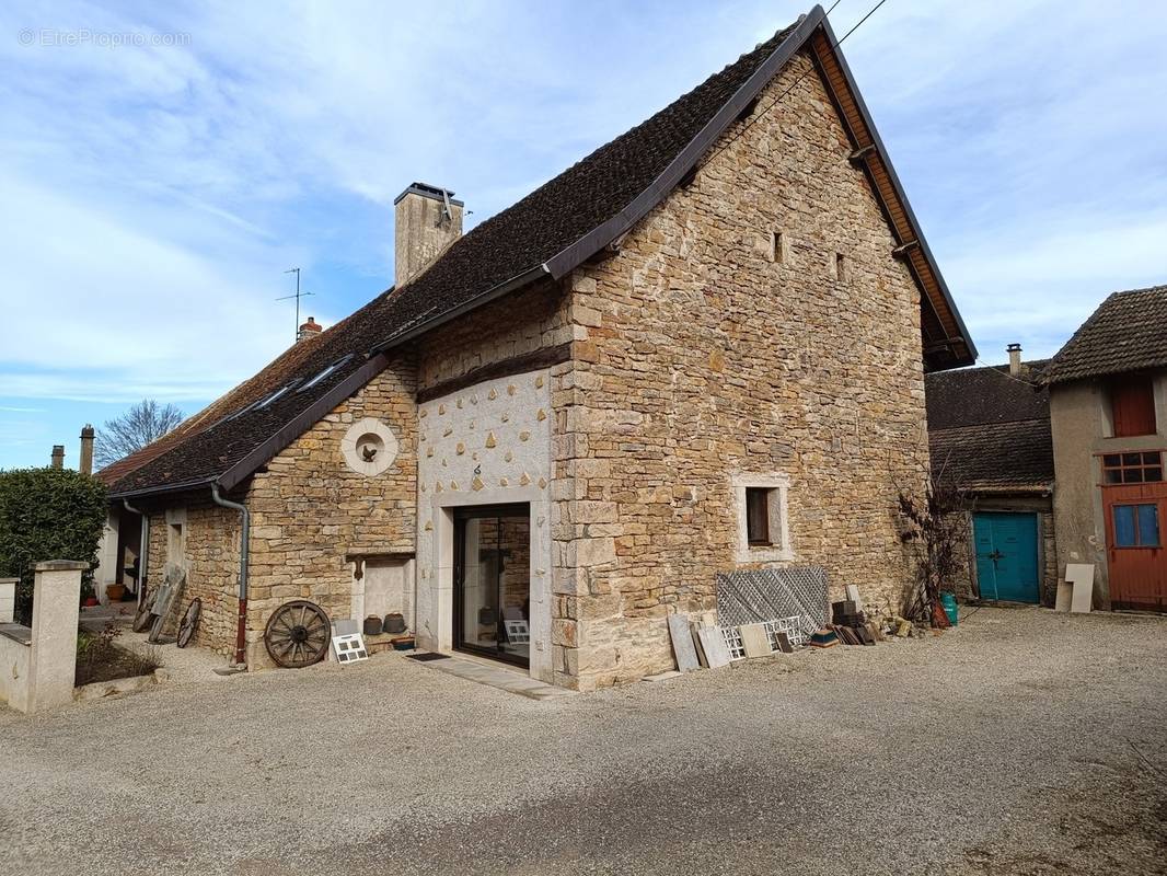 Maison à VARENNES-LE-GRAND