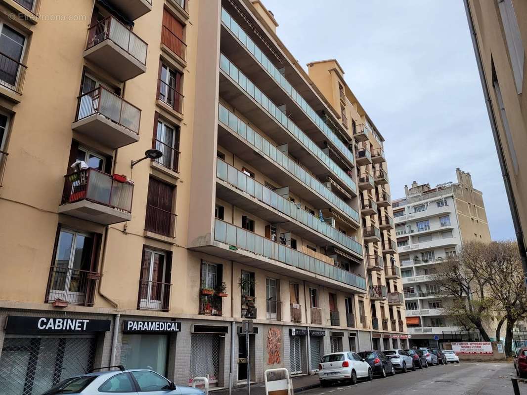 Appartement à MARSEILLE-4E