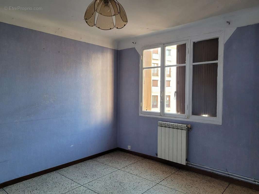 Appartement à MARSEILLE-4E