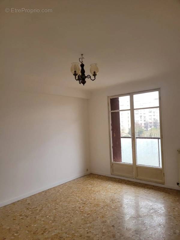 Appartement à MARSEILLE-4E