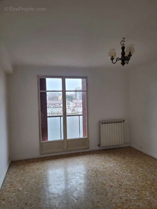 Appartement à MARSEILLE-4E