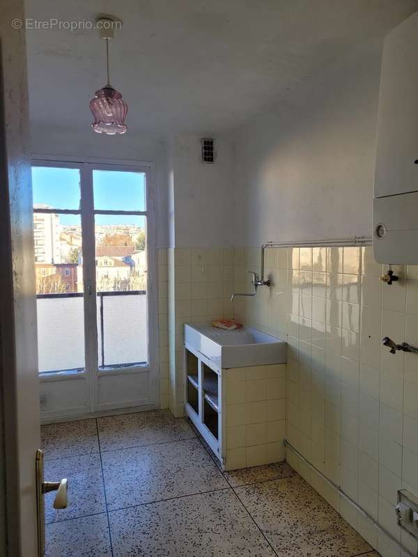 Appartement à MARSEILLE-4E