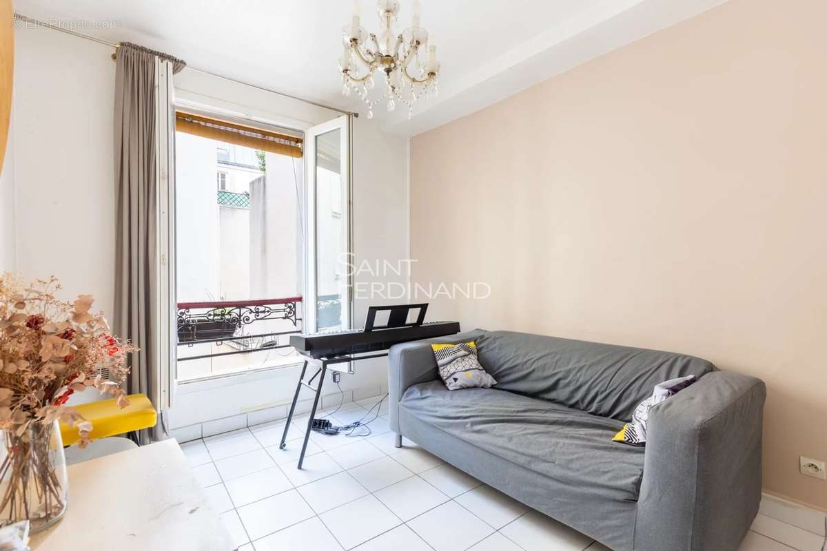 Appartement à PARIS-17E