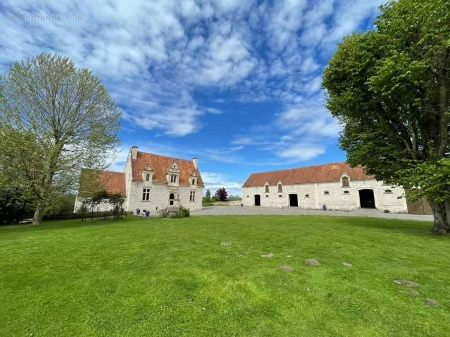 Maison à TRIZAY-COUTRETOT-SAINT-SERGE