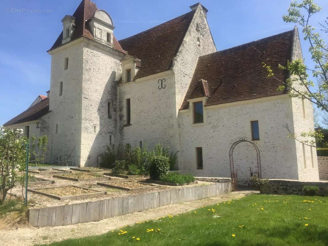 Maison à TRIZAY-COUTRETOT-SAINT-SERGE