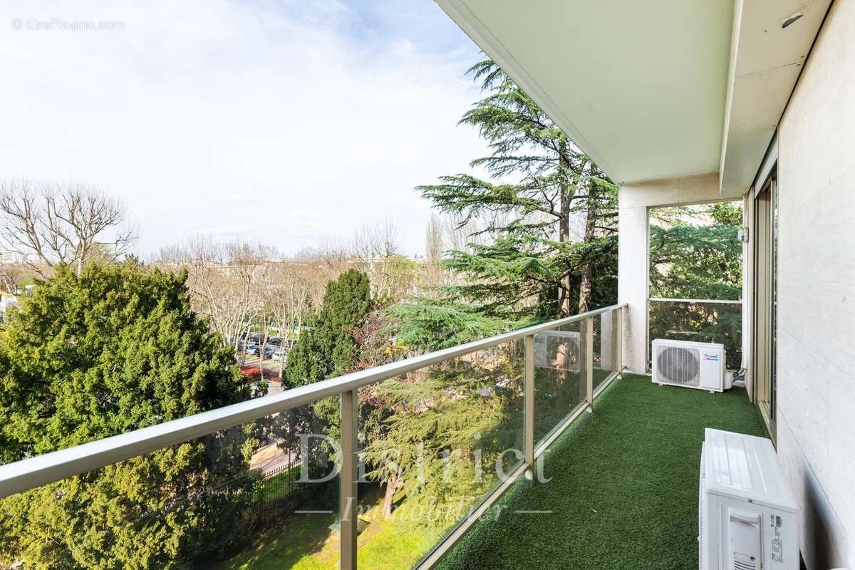 Appartement à NEUILLY-SUR-SEINE