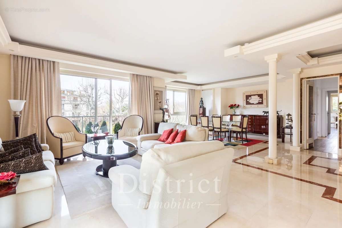 Appartement à NEUILLY-SUR-SEINE