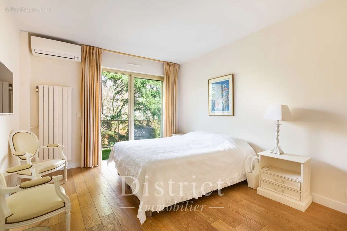 Appartement à NEUILLY-SUR-SEINE