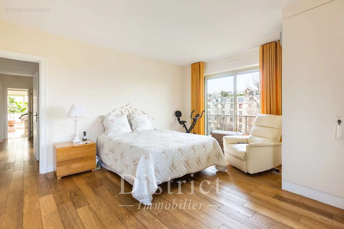 Appartement à NEUILLY-SUR-SEINE