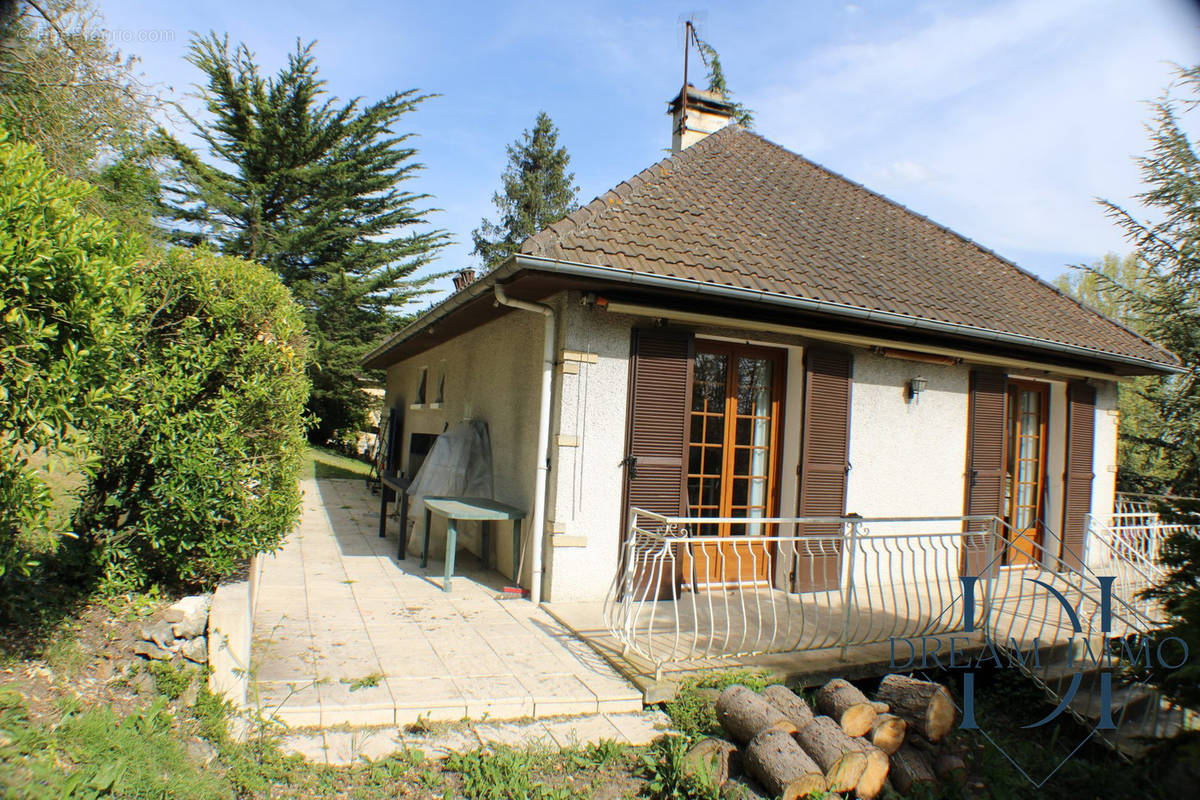 Balcon et terrasse à l&#039;arrière. - Maison à MEZY-SUR-SEINE