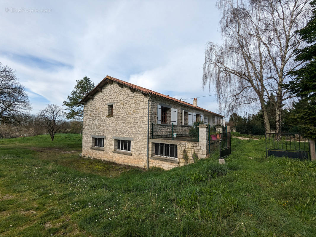 Maison à SAINT-SAVINIEN