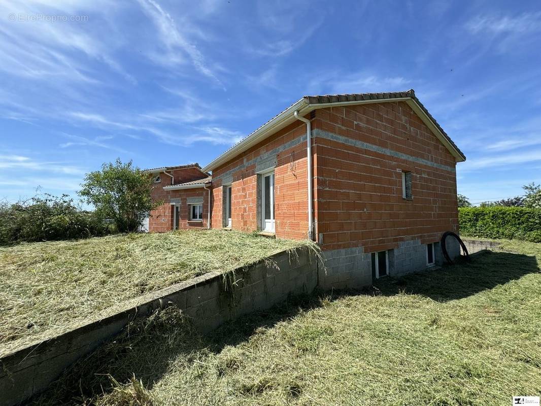 Maison à CARBONNE