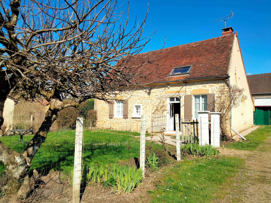 Maison à SAINT-BENIN-D&#039;AZY