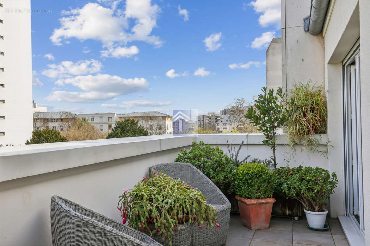 Appartement à COURBEVOIE