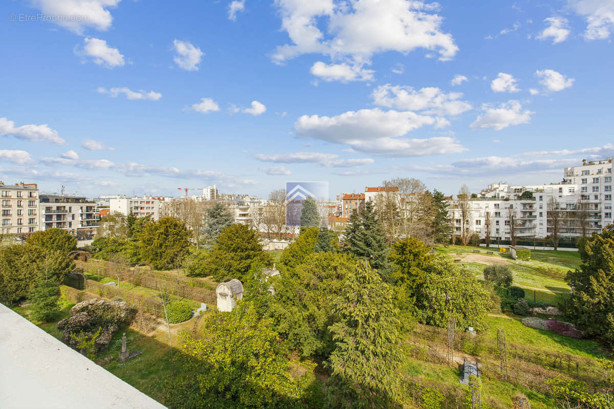 Appartement à COURBEVOIE