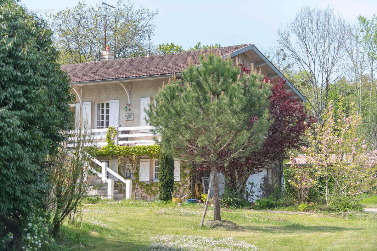 Maison à FARGUES-SAINT-HILAIRE