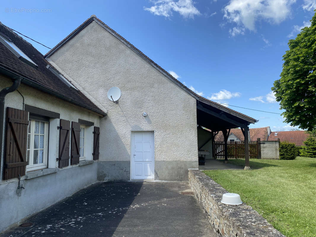 Maison à LUSSAC-LES-EGLISES