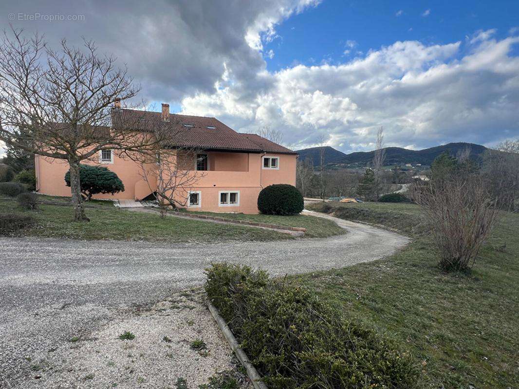 Maison à SAINT-SAUVEUR-DE-CRUZIERES