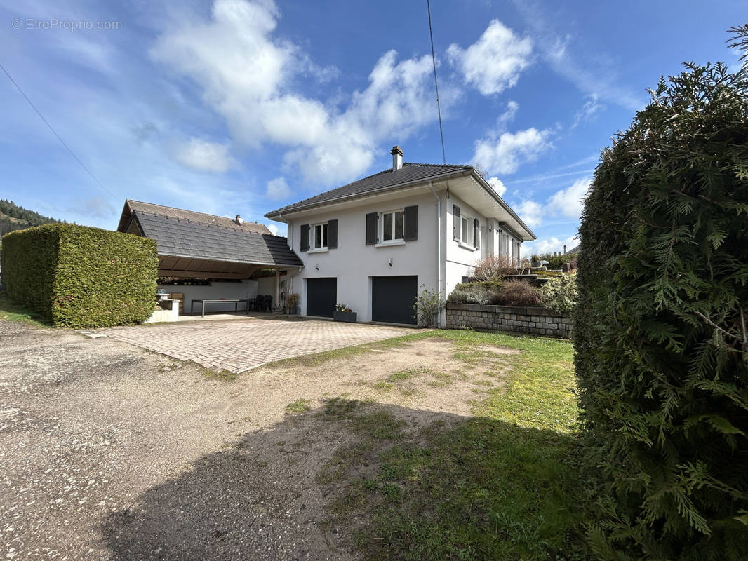 Maison à LA CHAPELLE-DEVANT-BRUYERES