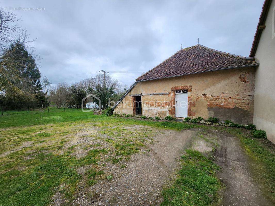 Maison à COSSAYE