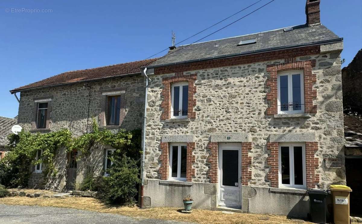 Maison à SAINT-PRIEST-LA-PLAINE