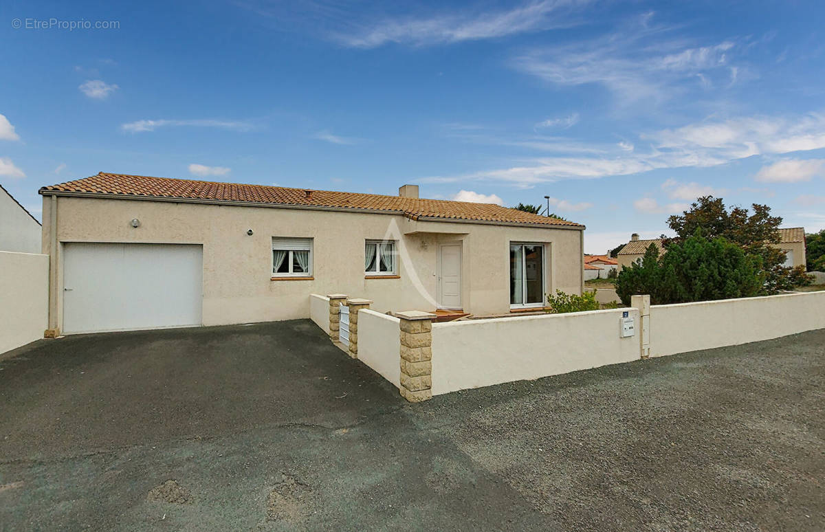 Maison à SAINT-CHRISTOPHE-DU-LIGNERON