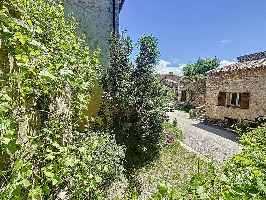 Maison à SAINT-TRINIT