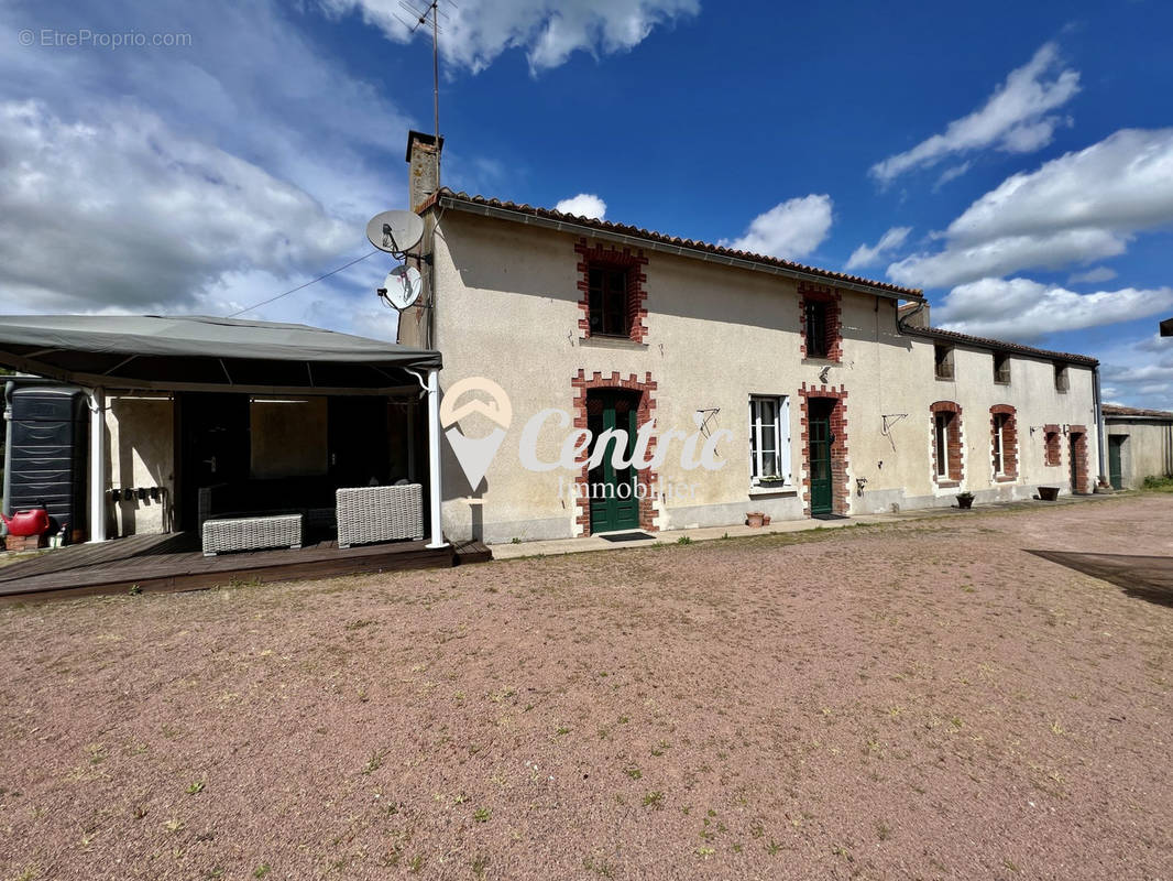 Maison à MOUTIERS-SOUS-ARGENTON