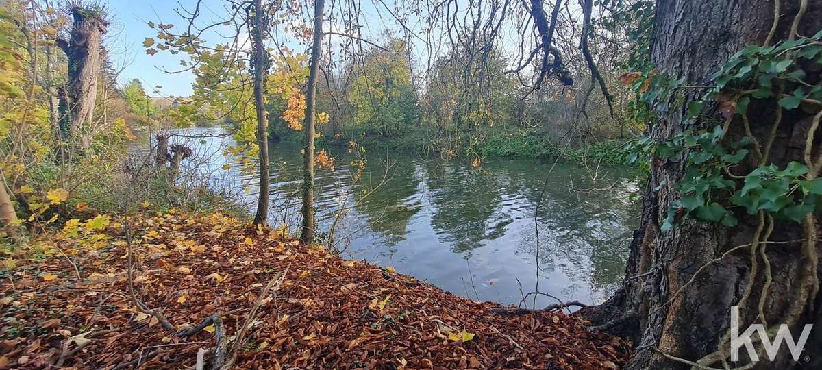 Terrain à VAUX-SUR-SEINE