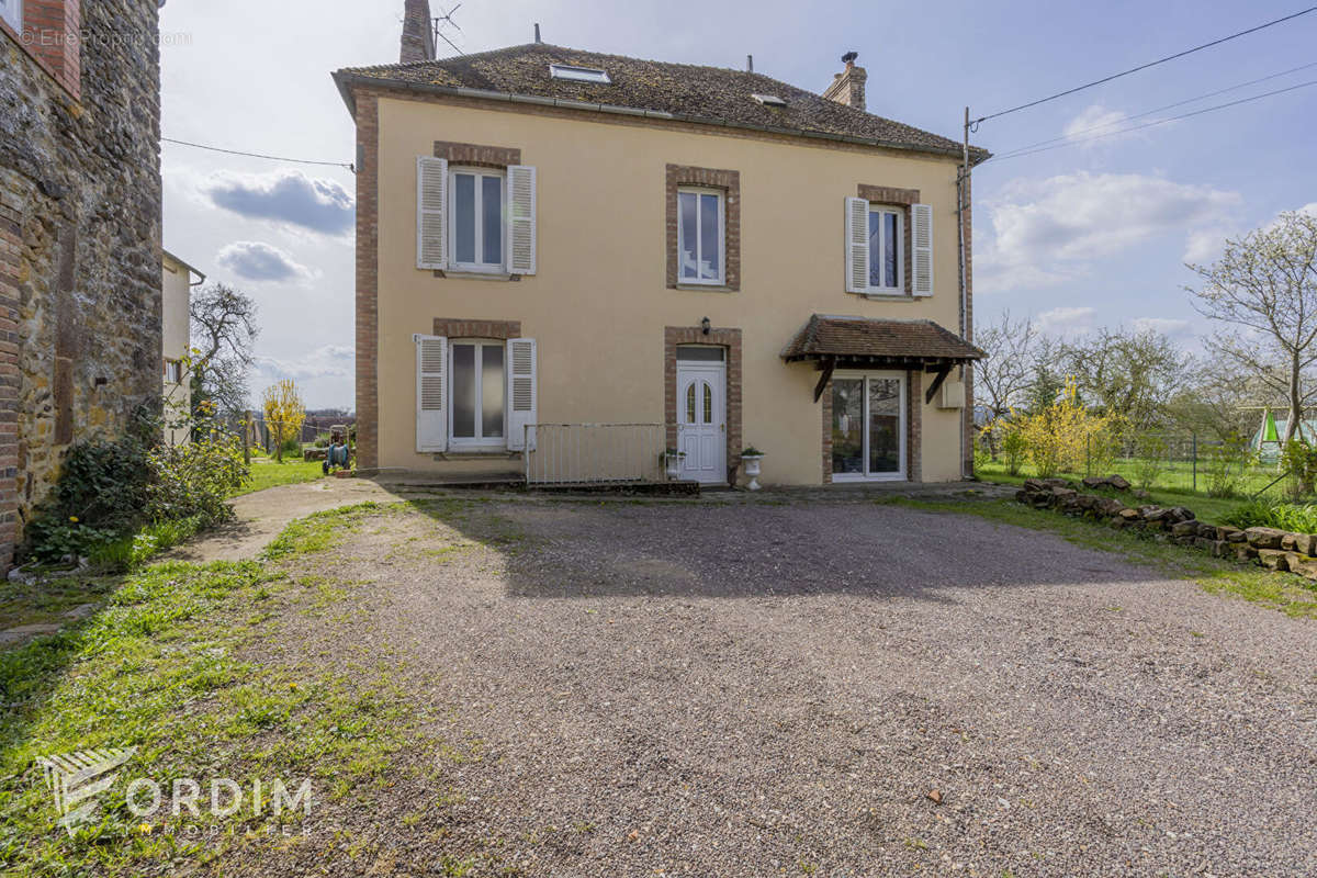 Maison à TOUCY