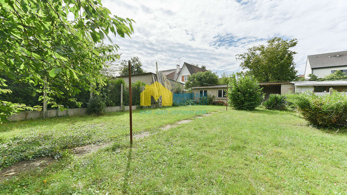 Maison à SAINTE-GENEVIEVE-DES-BOIS