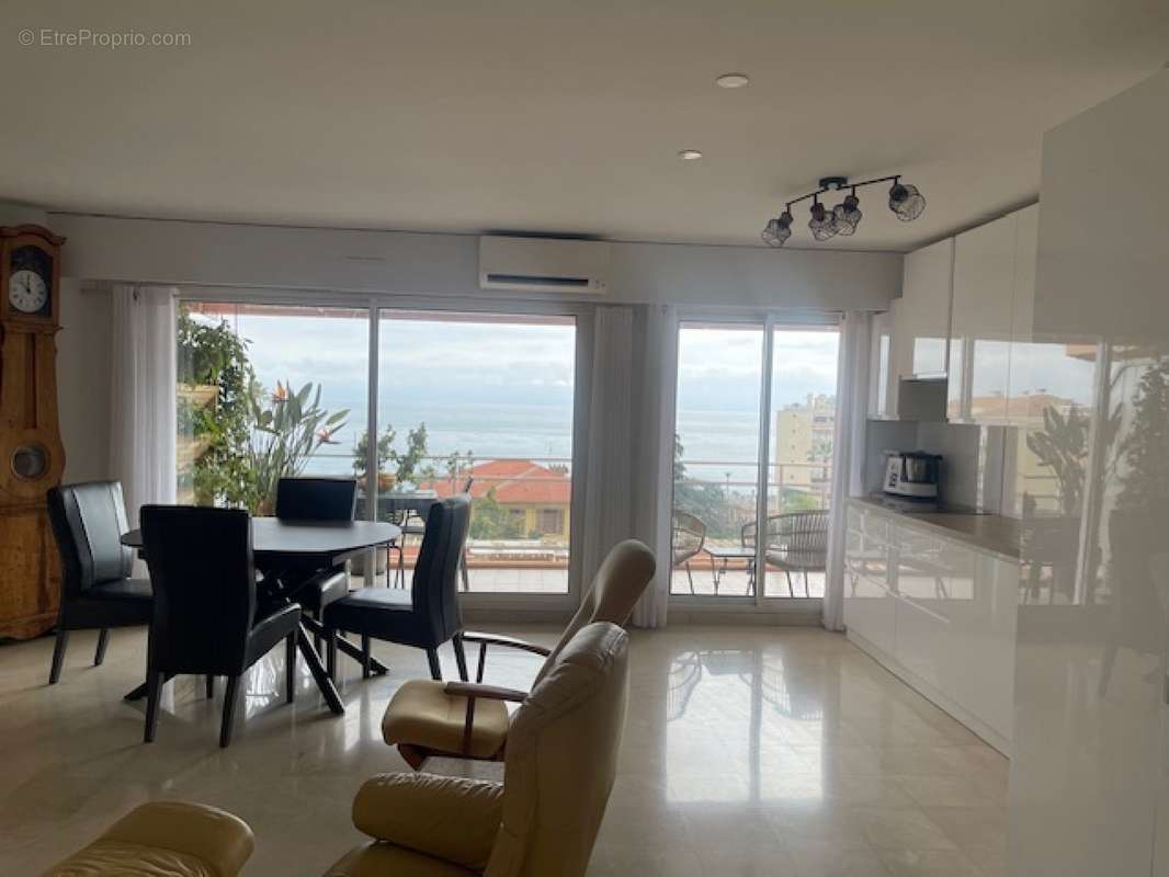 Appartement à ROQUEBRUNE-CAP-MARTIN