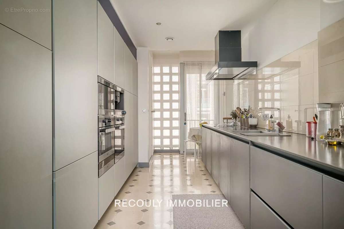 Appartement à MARSEILLE-2E